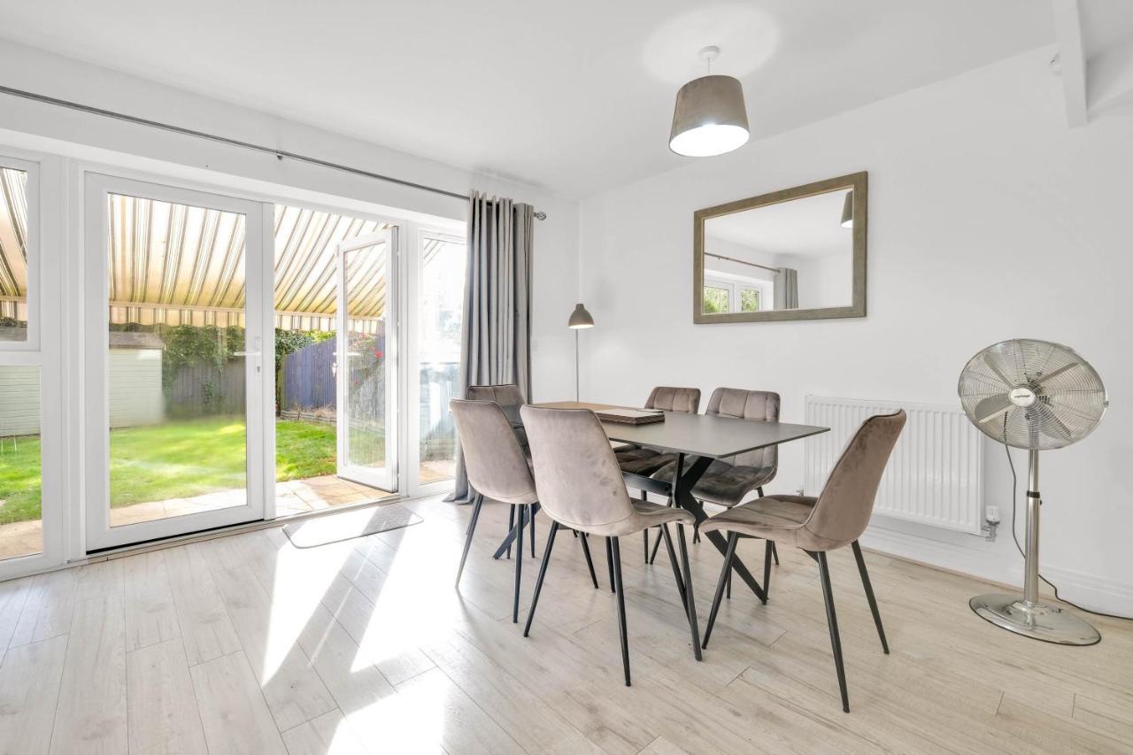 Foxherne 5Bdr 3Ba Serviced House With Parking - Slough By 360Stays Dış mekan fotoğraf