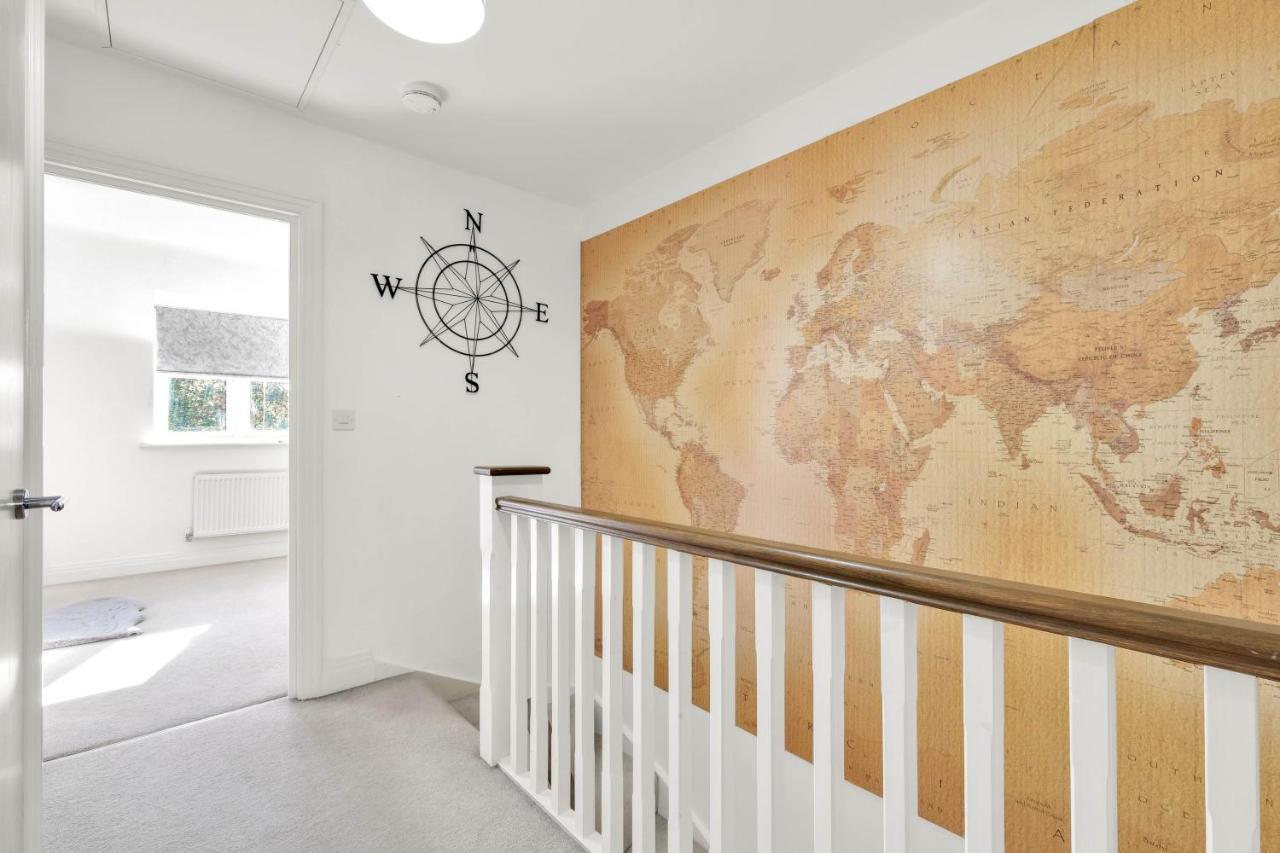 Foxherne 5Bdr 3Ba Serviced House With Parking - Slough By 360Stays Dış mekan fotoğraf