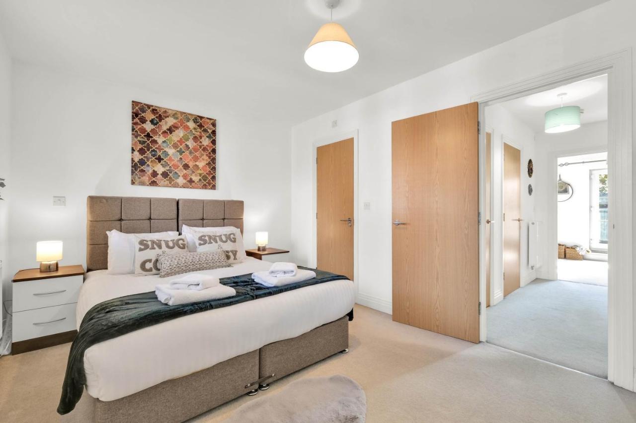 Foxherne 5Bdr 3Ba Serviced House With Parking - Slough By 360Stays Dış mekan fotoğraf