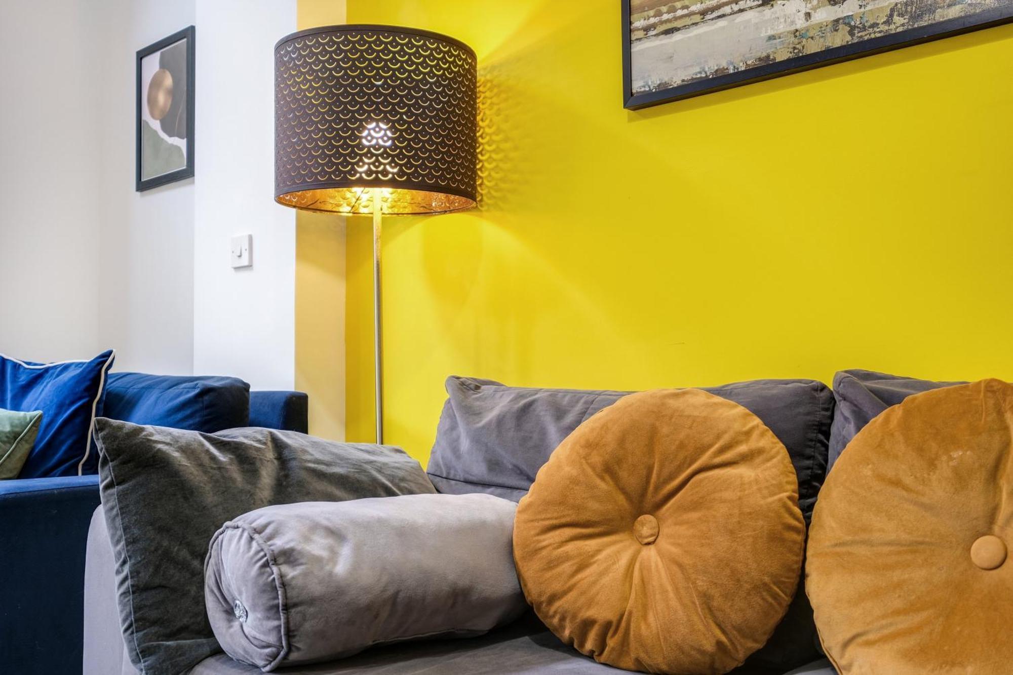 Foxherne 5Bdr 3Ba Serviced House With Parking - Slough By 360Stays Dış mekan fotoğraf