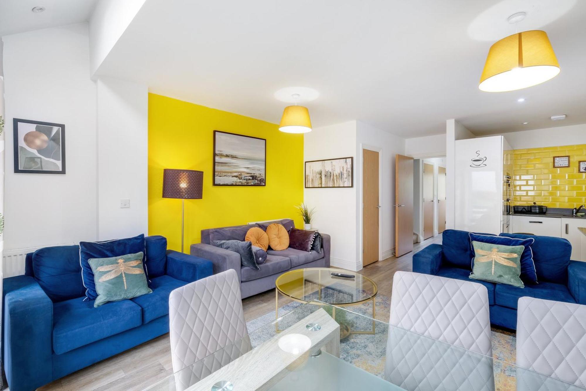 Foxherne 5Bdr 3Ba Serviced House With Parking - Slough By 360Stays Dış mekan fotoğraf