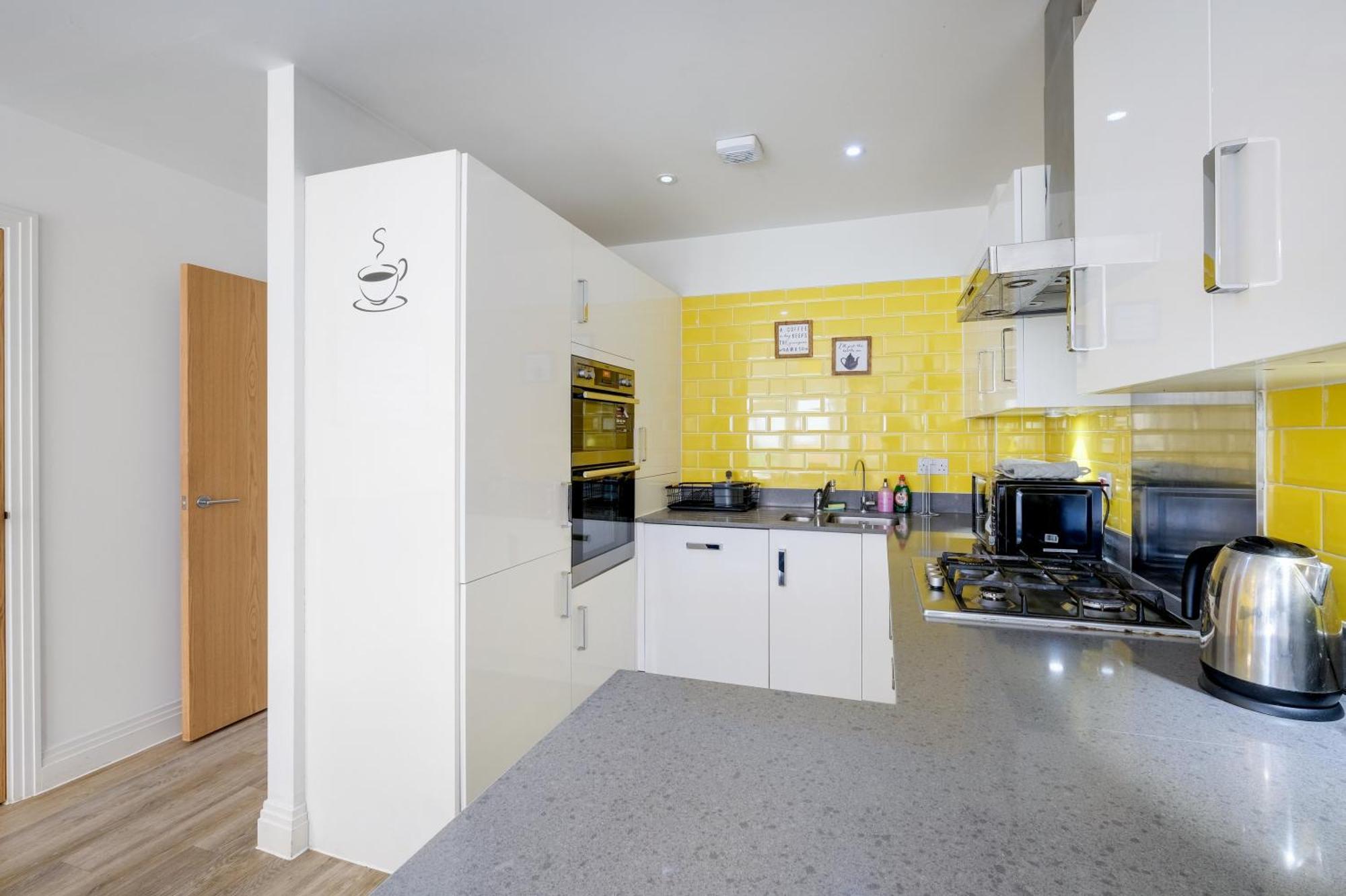 Foxherne 5Bdr 3Ba Serviced House With Parking - Slough By 360Stays Dış mekan fotoğraf