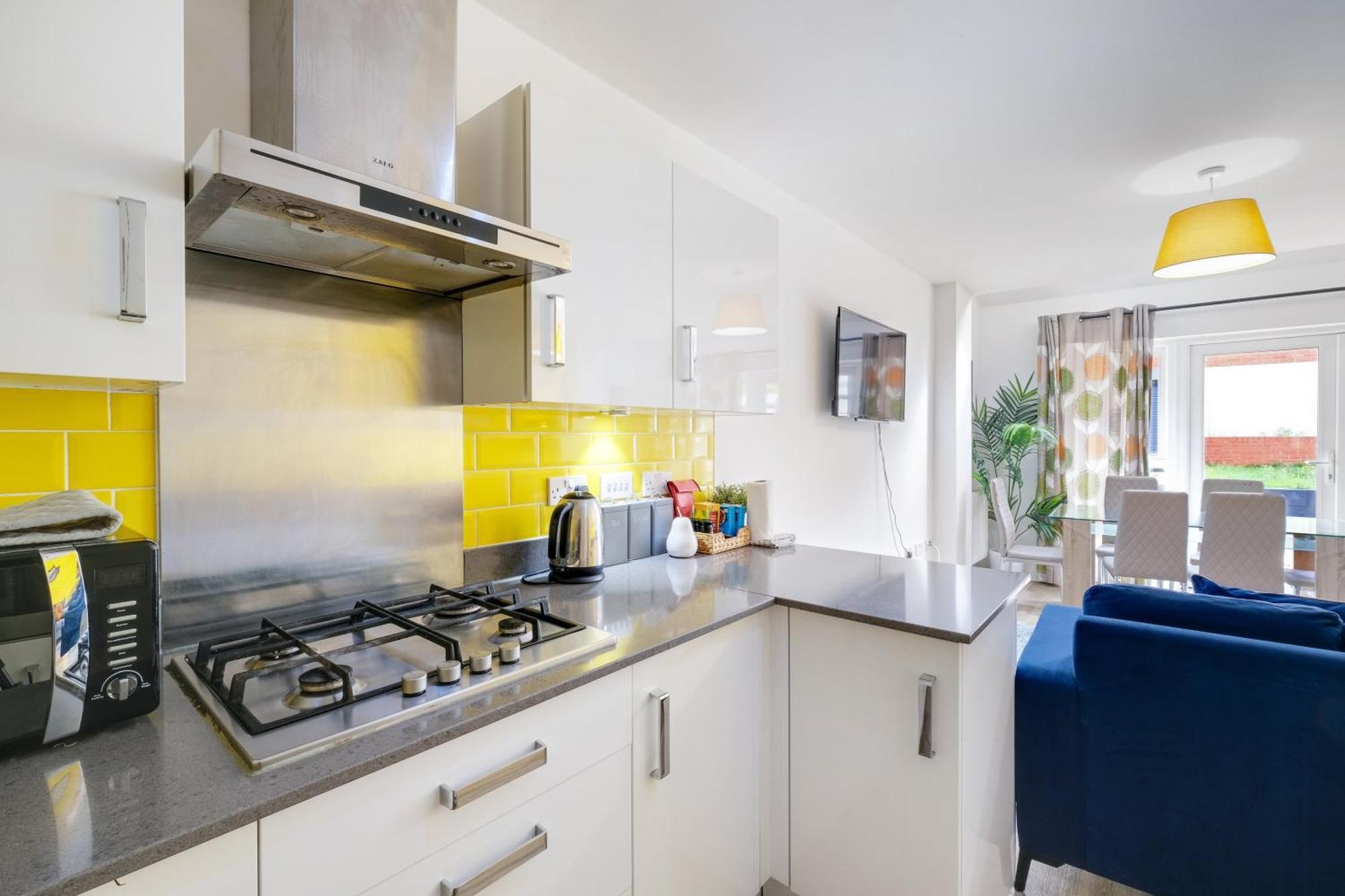 Foxherne 5Bdr 3Ba Serviced House With Parking - Slough By 360Stays Dış mekan fotoğraf