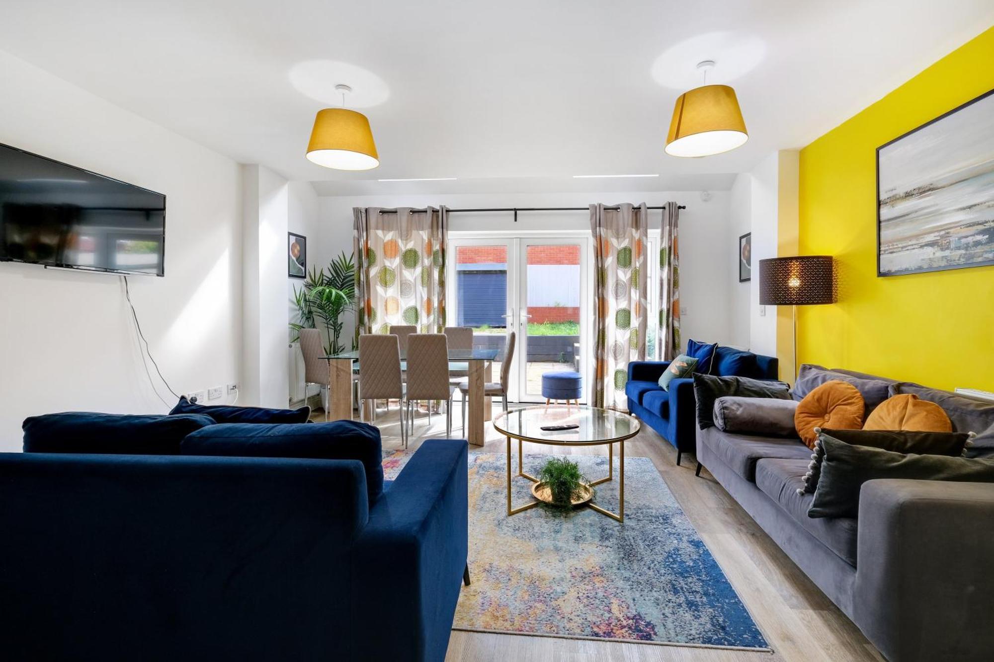 Foxherne 5Bdr 3Ba Serviced House With Parking - Slough By 360Stays Dış mekan fotoğraf