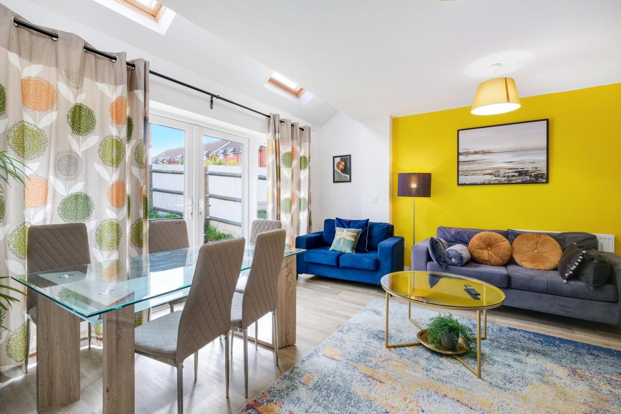 Foxherne 5Bdr 3Ba Serviced House With Parking - Slough By 360Stays Dış mekan fotoğraf