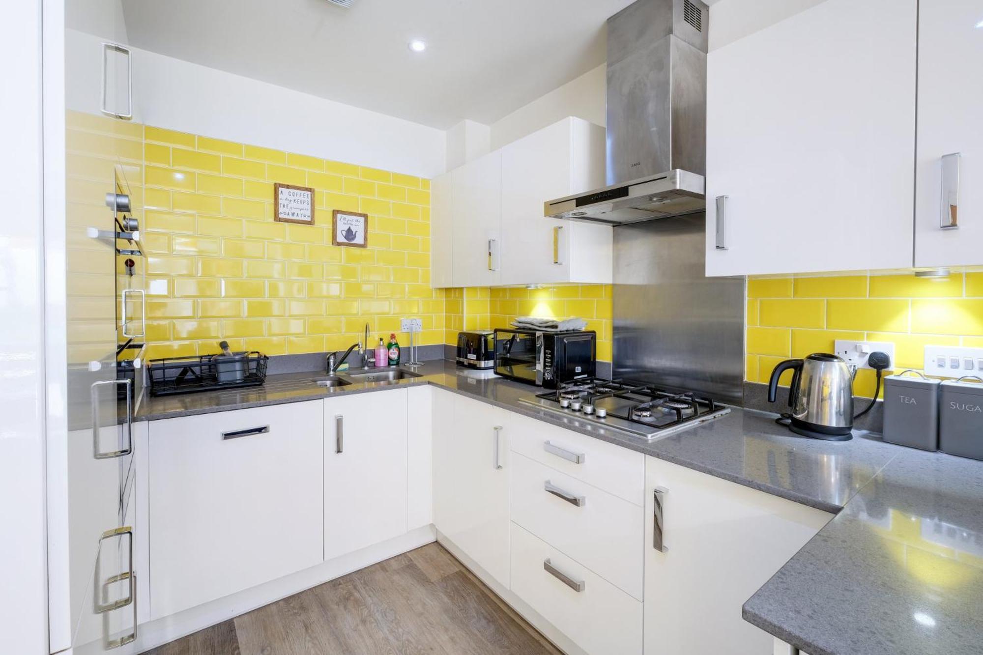 Foxherne 5Bdr 3Ba Serviced House With Parking - Slough By 360Stays Dış mekan fotoğraf